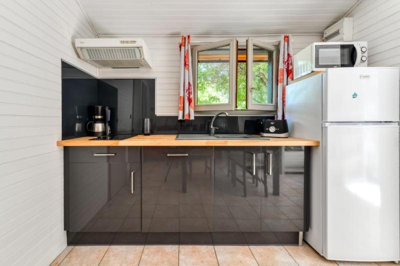 Camping La Serre Aigues-Vives  Exteriör bild