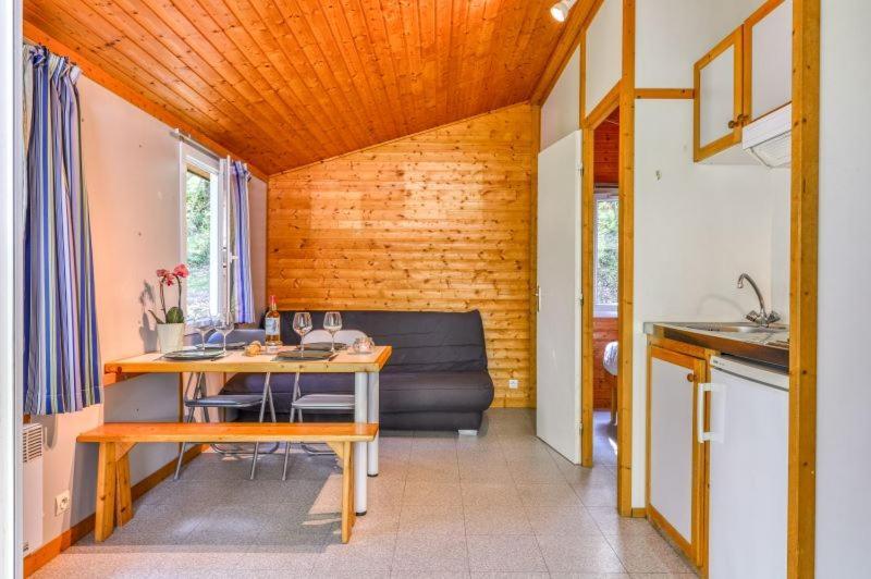 Camping La Serre Aigues-Vives  Exteriör bild