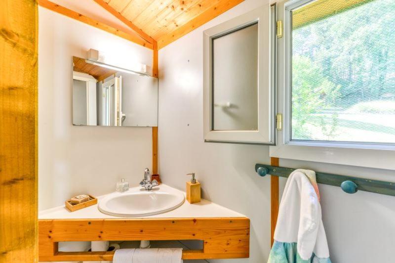 Camping La Serre Aigues-Vives  Exteriör bild